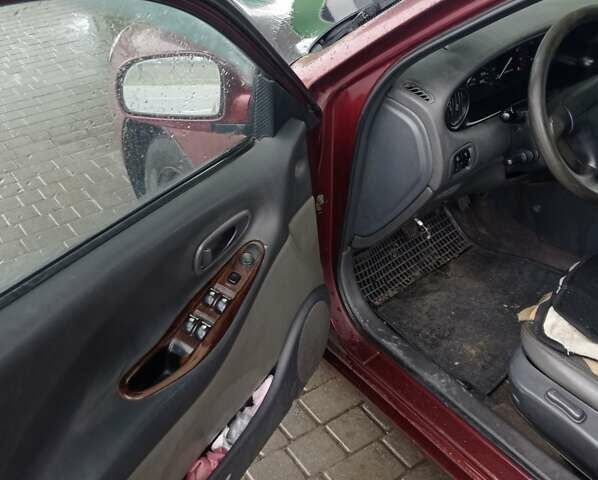 Красный Дэу Леганза, объемом двигателя 2 л и пробегом 450 тыс. км за 1185 $, фото 7 на Automoto.ua