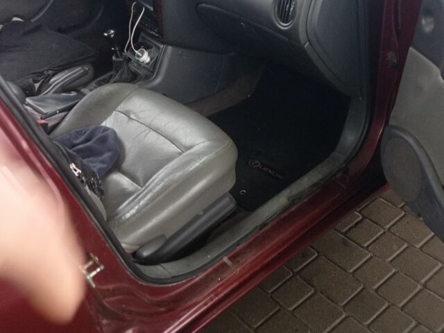 Красный Дэу Леганза, объемом двигателя 2 л и пробегом 450 тыс. км за 1187 $, фото 6 на Automoto.ua