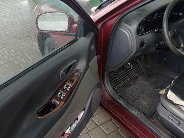 Красный Дэу Леганза, объемом двигателя 2 л и пробегом 450 тыс. км за 1187 $, фото 4 на Automoto.ua