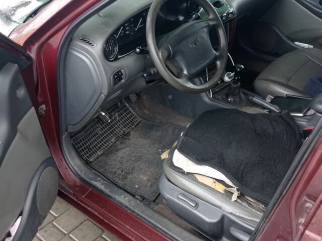 Красный Дэу Леганза, объемом двигателя 2 л и пробегом 450 тыс. км за 1187 $, фото 3 на Automoto.ua