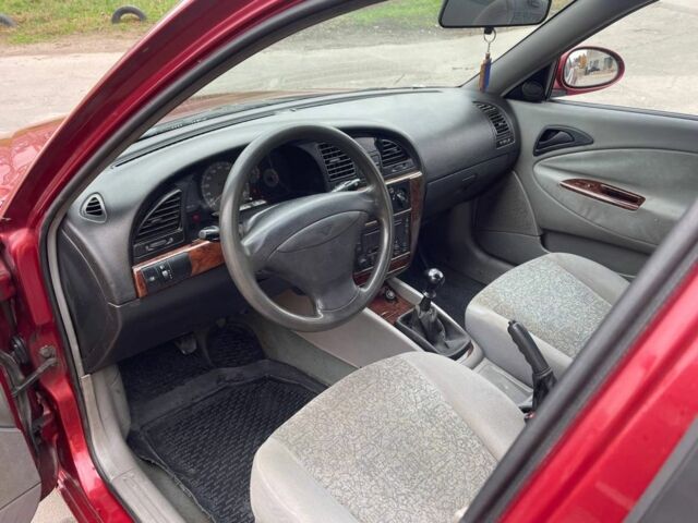 Красный Дэу Леганза, объемом двигателя 2 л и пробегом 185 тыс. км за 2450 $, фото 5 на Automoto.ua