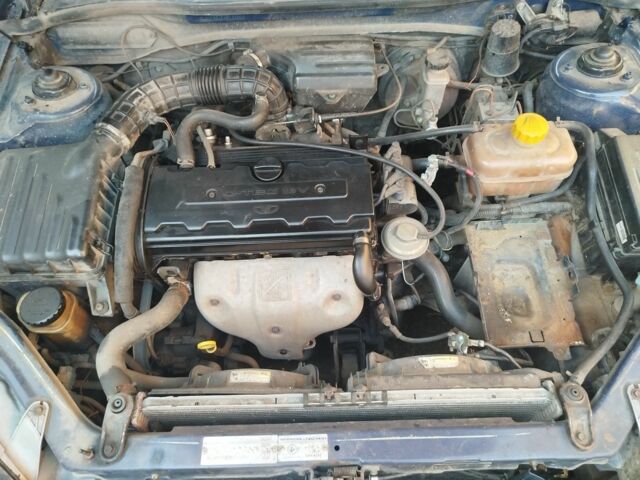 Синий Дэу Леганза, объемом двигателя 2 л и пробегом 300 тыс. км за 1200 $, фото 1 на Automoto.ua