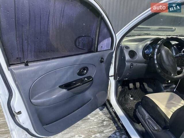 Белый Дэу Матиз, объемом двигателя 0.8 л и пробегом 270 тыс. км за 1500 $, фото 3 на Automoto.ua