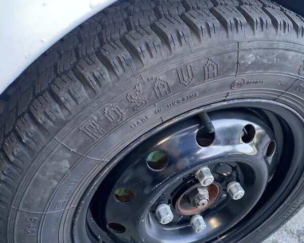 Белый Дэу Матиз, объемом двигателя 0.8 л и пробегом 270 тыс. км за 1500 $, фото 5 на Automoto.ua