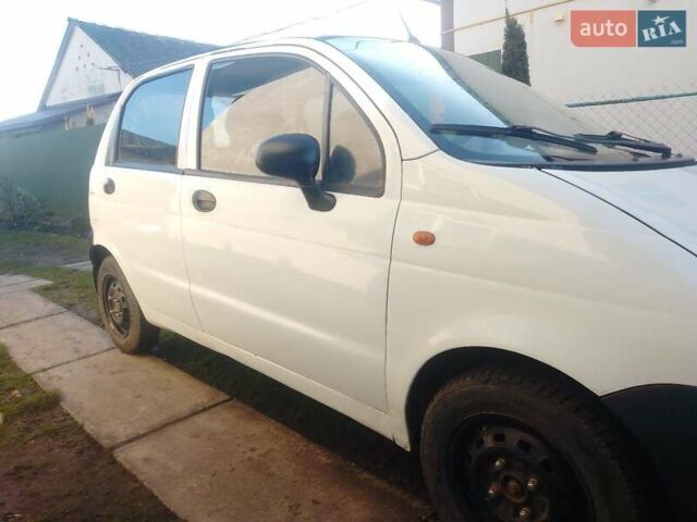 Белый Дэу Матиз, объемом двигателя 0.8 л и пробегом 177 тыс. км за 1200 $, фото 3 на Automoto.ua