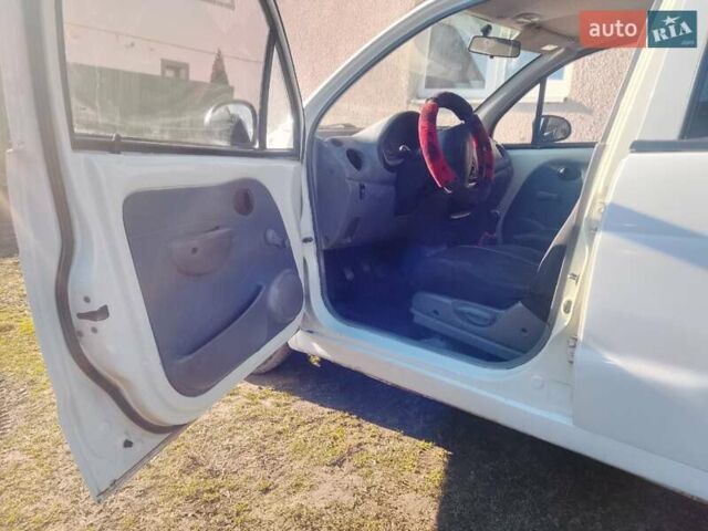Белый Дэу Матиз, объемом двигателя 0.8 л и пробегом 177 тыс. км за 1200 $, фото 5 на Automoto.ua
