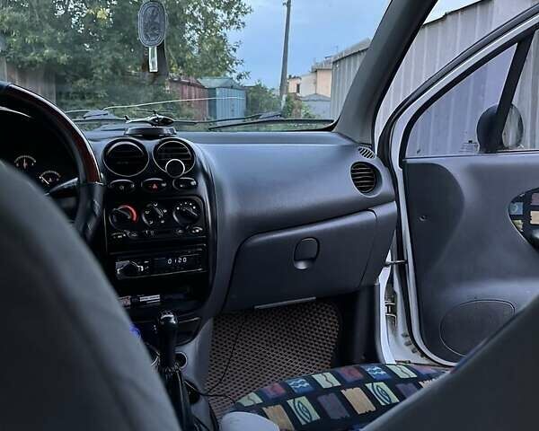 Білий Деу Матіз, об'ємом двигуна 1 л та пробігом 187 тис. км за 3000 $, фото 5 на Automoto.ua