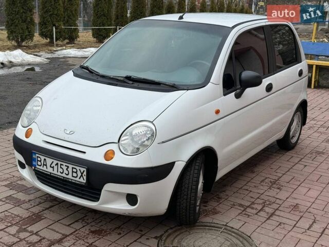 Белый Дэу Матиз, объемом двигателя 0.8 л и пробегом 158 тыс. км за 2500 $, фото 2 на Automoto.ua
