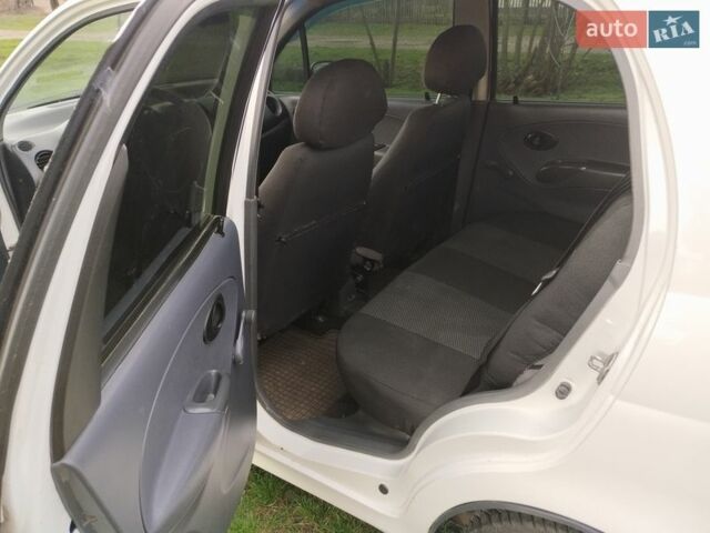 Белый Дэу Матиз, объемом двигателя 0.8 л и пробегом 110 тыс. км за 1600 $, фото 7 на Automoto.ua