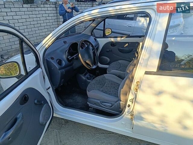 Белый Дэу Матиз, объемом двигателя 0.8 л и пробегом 107 тыс. км за 1700 $, фото 2 на Automoto.ua