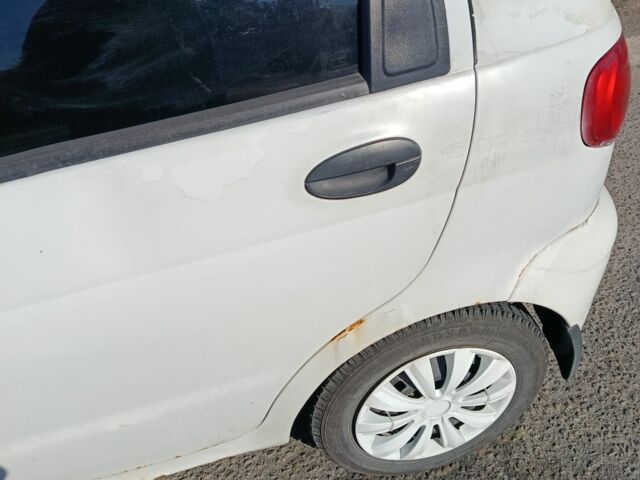 Белый Дэу Матиз, объемом двигателя 0.8 л и пробегом 200 тыс. км за 1192 $, фото 2 на Automoto.ua