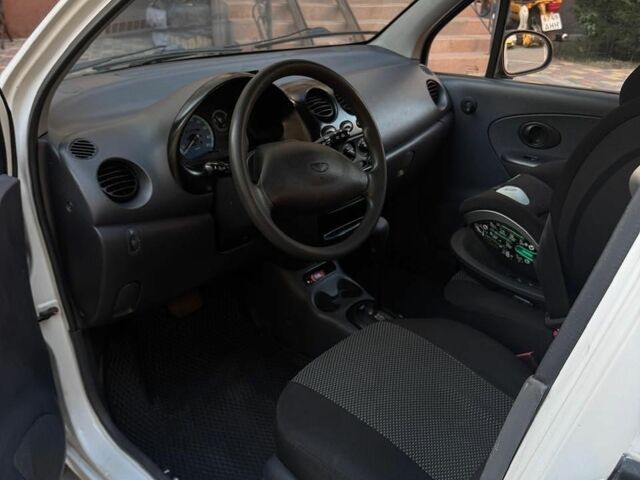 Белый Дэу Матиз, объемом двигателя 0.8 л и пробегом 90 тыс. км за 2500 $, фото 4 на Automoto.ua