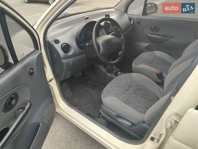 Белый Дэу Матиз, объемом двигателя 0.8 л и пробегом 103 тыс. км за 3300 $, фото 3 на Automoto.ua