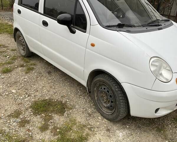 Белый Дэу Матиз, объемом двигателя 0.8 л и пробегом 138 тыс. км за 2300 $, фото 2 на Automoto.ua