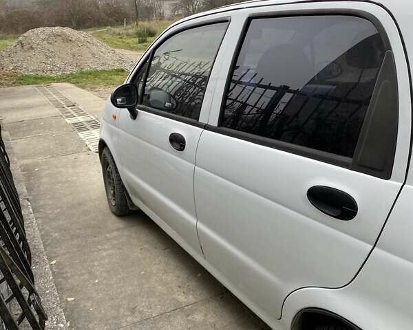Белый Дэу Матиз, объемом двигателя 0.8 л и пробегом 138 тыс. км за 2300 $, фото 3 на Automoto.ua