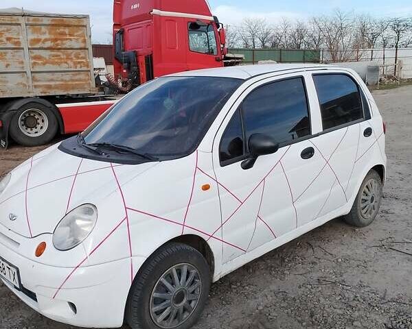 Белый Дэу Матиз, объемом двигателя 0.8 л и пробегом 146 тыс. км за 2450 $, фото 2 на Automoto.ua