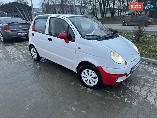 Белый Дэу Матиз, объемом двигателя 0.8 л и пробегом 35 тыс. км за 1600 $, фото 2 на Automoto.ua