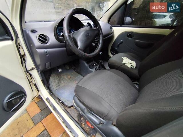Білий Деу Матіз, об'ємом двигуна 0.8 л та пробігом 270 тис. км за 2100 $, фото 3 на Automoto.ua
