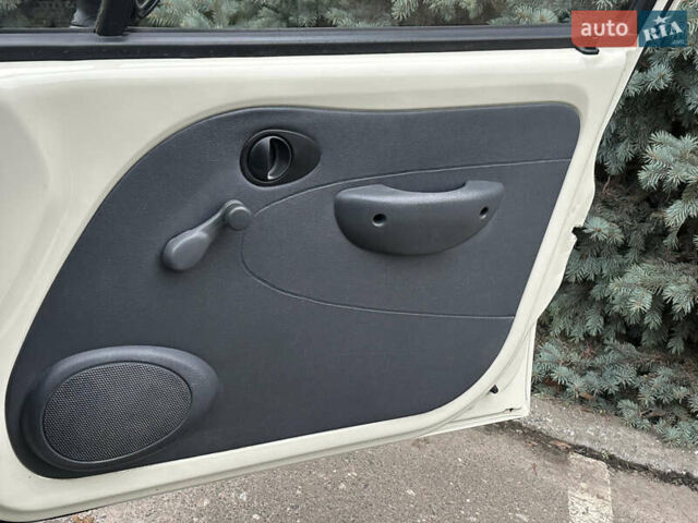 Белый Дэу Матиз, объемом двигателя 0.8 л и пробегом 75 тыс. км за 2200 $, фото 8 на Automoto.ua