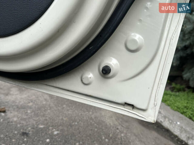 Белый Дэу Матиз, объемом двигателя 0.8 л и пробегом 75 тыс. км за 1999 $, фото 23 на Automoto.ua