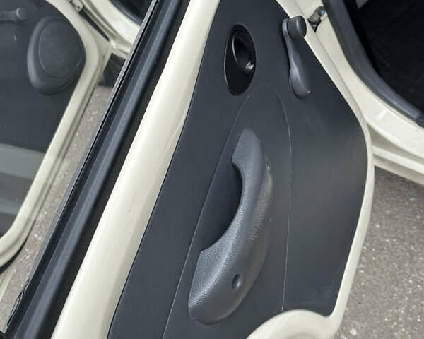 Белый Дэу Матиз, объемом двигателя 0.8 л и пробегом 75 тыс. км за 1999 $, фото 20 на Automoto.ua