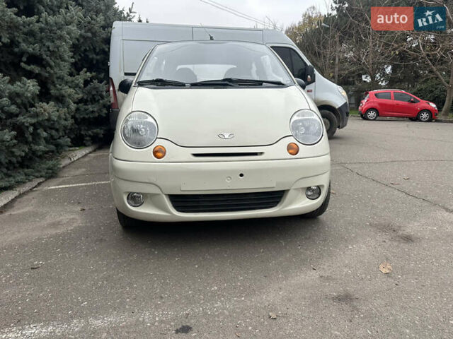Белый Дэу Матиз, объемом двигателя 0.8 л и пробегом 75 тыс. км за 2200 $, фото 5 на Automoto.ua
