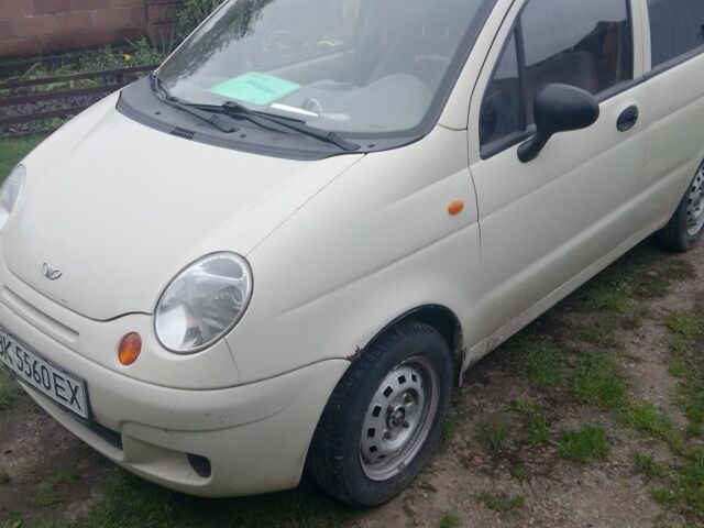 Белый Дэу Матиз, объемом двигателя 0.8 л и пробегом 650 тыс. км за 1444 $, фото 2 на Automoto.ua