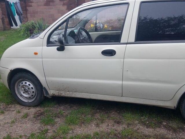 Белый Дэу Матиз, объемом двигателя 0.8 л и пробегом 650 тыс. км за 1444 $, фото 3 на Automoto.ua