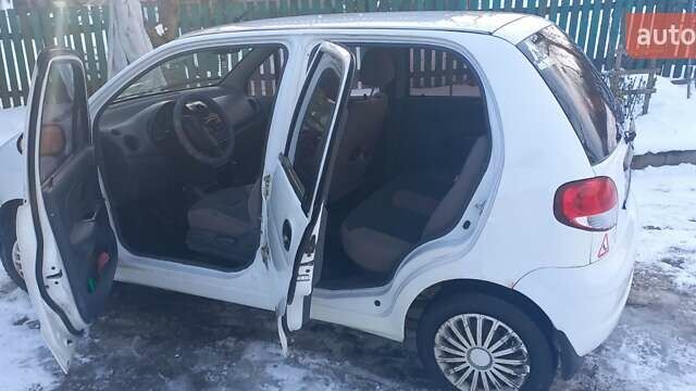 Білий Деу Матіз, об'ємом двигуна 0.8 л та пробігом 143 тис. км за 2400 $, фото 6 на Automoto.ua