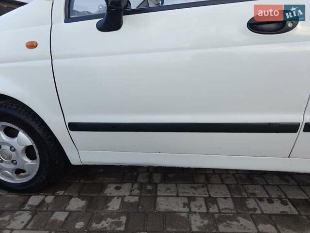 Белый Дэу Матиз, объемом двигателя 0.8 л и пробегом 143 тыс. км за 3000 $, фото 3 на Automoto.ua