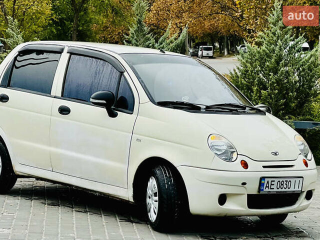 Белый Дэу Матиз, объемом двигателя 0.8 л и пробегом 136 тыс. км за 1800 $, фото 2 на Automoto.ua