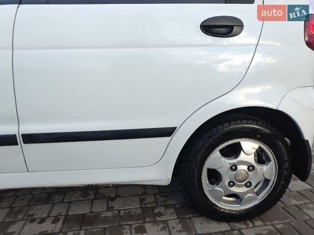 Белый Дэу Матиз, объемом двигателя 0.8 л и пробегом 143 тыс. км за 3000 $, фото 2 на Automoto.ua