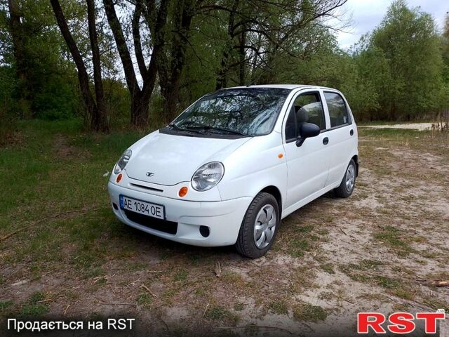 Белый Дэу Матиз, объемом двигателя 0.8 л и пробегом 150 тыс. км за 2600 $, фото 1 на Automoto.ua