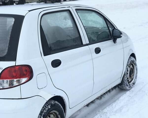 Белый Дэу Матиз, объемом двигателя 0.8 л и пробегом 115 тыс. км за 2300 $, фото 3 на Automoto.ua