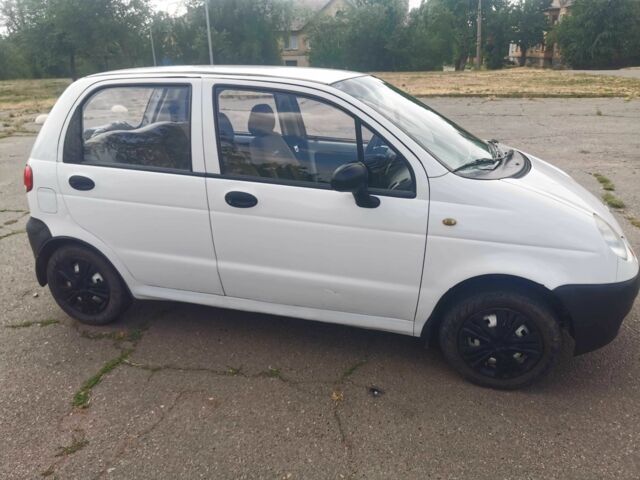 Белый Дэу Матиз, объемом двигателя 0.8 л и пробегом 93 тыс. км за 2600 $, фото 2 на Automoto.ua