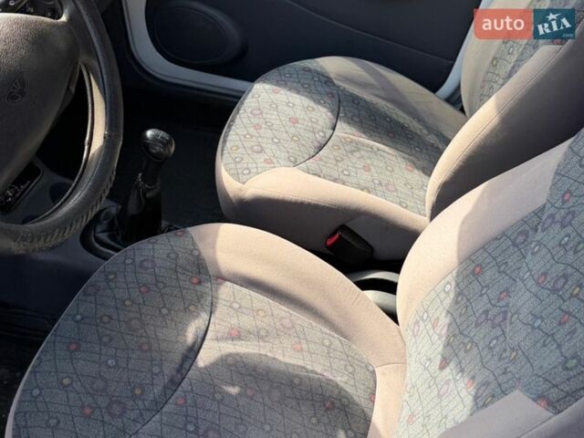 Белый Дэу Матиз, объемом двигателя 0.8 л и пробегом 160 тыс. км за 1500 $, фото 5 на Automoto.ua