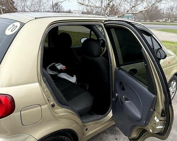 Бежевый Дэу Матиз, объемом двигателя 0.8 л и пробегом 118 тыс. км за 3300 $, фото 5 на Automoto.ua