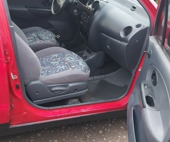 Красный Дэу Матиз, объемом двигателя 0.8 л и пробегом 150 тыс. км за 1200 $, фото 6 на Automoto.ua