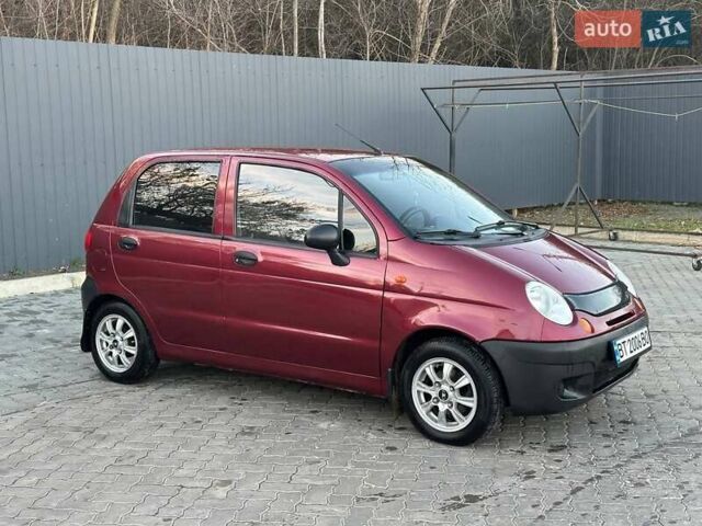Красный Дэу Матиз, объемом двигателя 0.8 л и пробегом 155 тыс. км за 2800 $, фото 1 на Automoto.ua