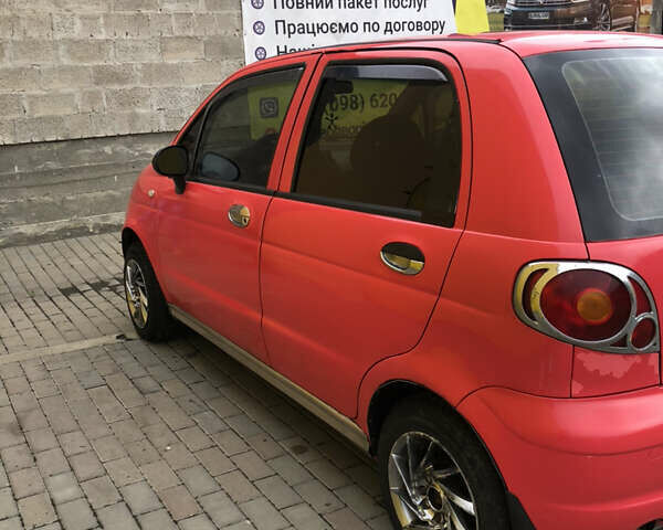 Красный Дэу Матиз, объемом двигателя 0.8 л и пробегом 135 тыс. км за 2200 $, фото 3 на Automoto.ua