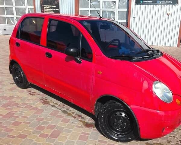 Красный Дэу Матиз, объемом двигателя 0.8 л и пробегом 100 тыс. км за 1700 $, фото 3 на Automoto.ua
