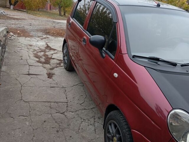 Красный Дэу Матиз, объемом двигателя 0.8 л и пробегом 120 тыс. км за 2000 $, фото 1 на Automoto.ua
