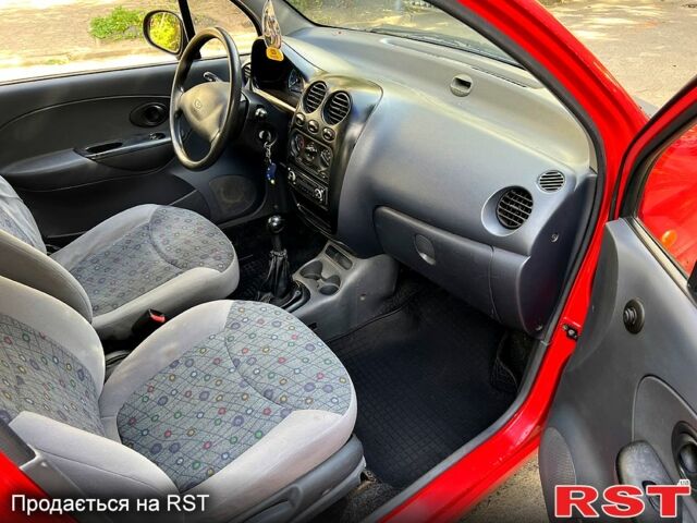 Красный Дэу Матиз, объемом двигателя 0.8 л и пробегом 120 тыс. км за 2000 $, фото 4 на Automoto.ua
