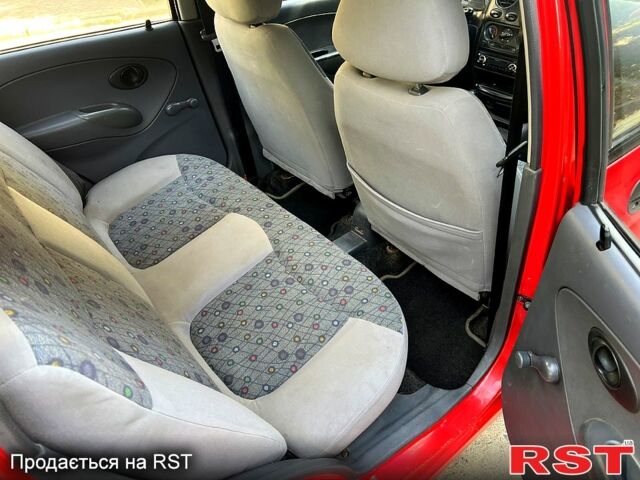 Красный Дэу Матиз, объемом двигателя 0.8 л и пробегом 120 тыс. км за 2000 $, фото 5 на Automoto.ua