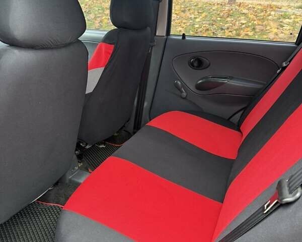 Красный Дэу Матиз, объемом двигателя 0.8 л и пробегом 109 тыс. км за 3200 $, фото 4 на Automoto.ua