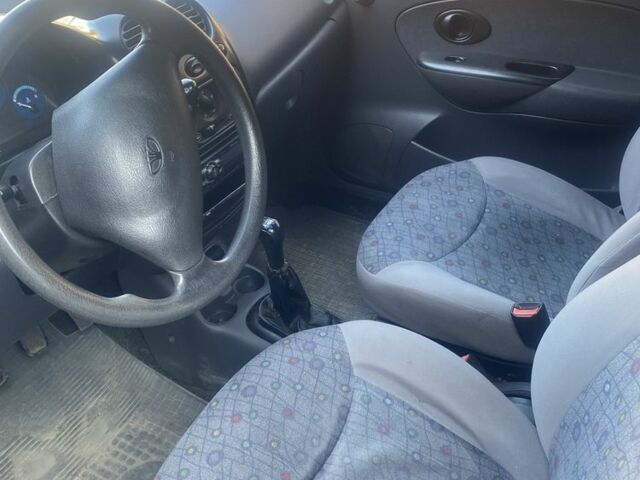 Красный Дэу Матиз, объемом двигателя 0.8 л и пробегом 151 тыс. км за 2000 $, фото 2 на Automoto.ua