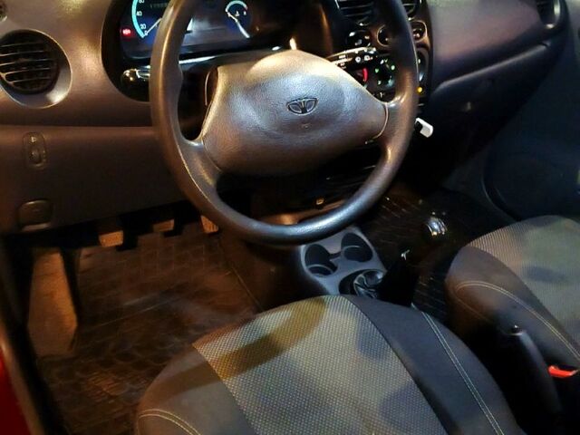 Красный Дэу Матиз, объемом двигателя 0.8 л и пробегом 176 тыс. км за 2300 $, фото 4 на Automoto.ua