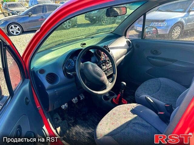 Червоний Деу Матіз, об'ємом двигуна 0.8 л та пробігом 200 тис. км за 1350 $, фото 4 на Automoto.ua