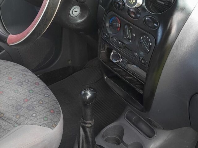 Червоний Деу Матіз, об'ємом двигуна 0.8 л та пробігом 180 тис. км за 2000 $, фото 6 на Automoto.ua