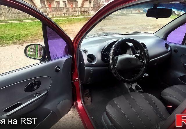 Червоний Деу Матіз, об'ємом двигуна 0.8 л та пробігом 101 тис. км за 3100 $, фото 6 на Automoto.ua